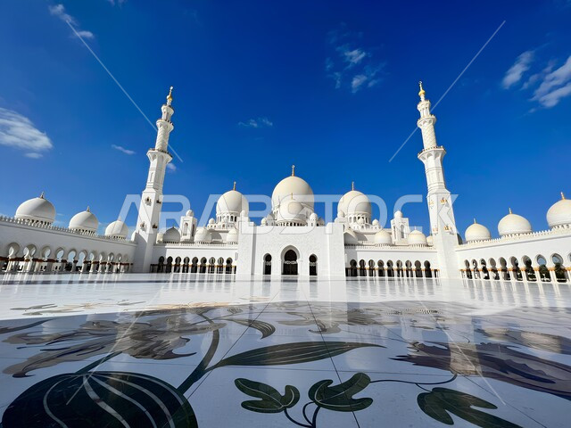 الفن الهندسي المعماري والتصميم الداخلي للمساجد، الحرم الداخلي لمسجد الشيخ زايد بن سلطان آل نهيان في أبو ظبي، المعالم الاسلامية والدينية في الامارات العربية المتحدة، العبادة والتقرب الى الله, خلفية اسلامية