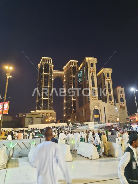 الأماكن والمعالم السياحية في المملكة، فنون الهندسة المعمارية الفاخرة، صورة مقربة لابراج شركة جبل عمر للتطوير في مكة المكرمة، الابنية وناطحات السحاب في المملكة العربية السعودية، المجمعات السكنية في قلب المدينة المقدسة.