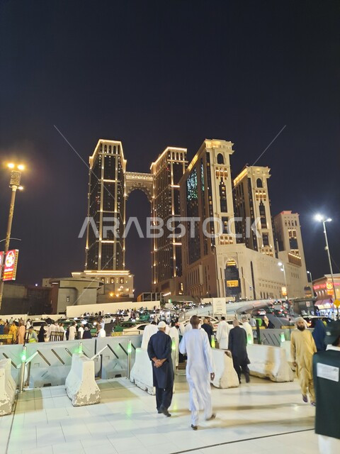 الابنية وناطحات السحاب في المملكة العربية السعودية، المجمعات السكنية في قلب المدينة المقدسة، فنون الهندسة المعمارية الفاخرة، صورة مقربة لابراج شركة جبل عمر للتطوير في مكة المكرمة، الأماكن والمعالم السياحية في المملكة .