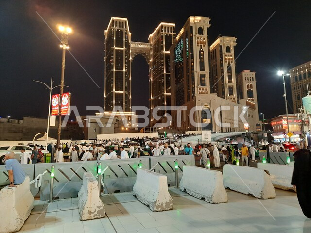 فنون الهندسة المعمارية الفاخرة، صورة مقربة لابراج شركة جبل عمر للتطوير في مكة المكرمة، الابنية وناطحات السحاب في المملكة العربية السعودية، المجمعات السكنية في قلب المدينة المقدسة، الأماكن والمعالم السياحية في المملكة .