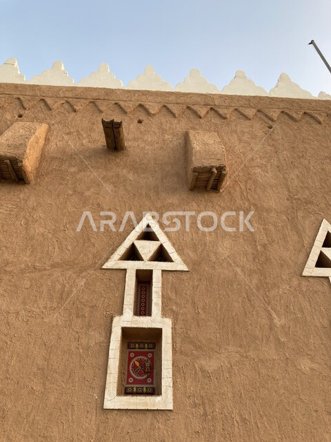 أماكن ومعالم أثرية قديمة في المملكة العربية السعودية, الفن الهندسي المعماري على الطراز القديم, متاحف لجذب السائحين الى السعودية, متحف العقيلات التراثي في منطقة بريده, المباني الطينية الشعبية في مدينة القصيم 