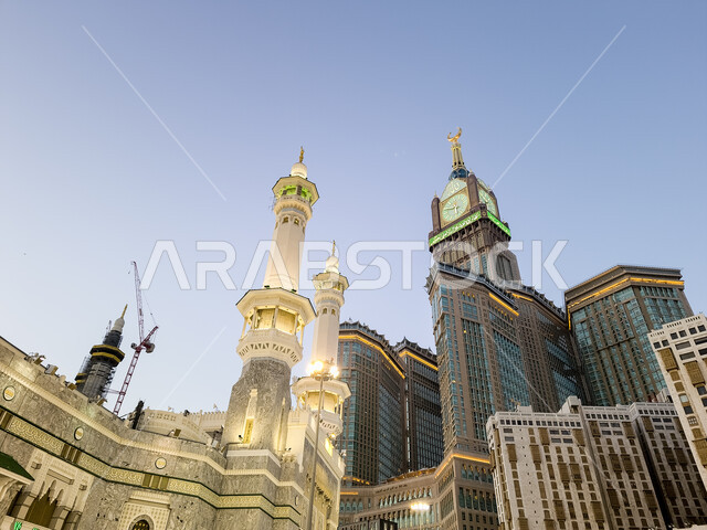 مآذن الحرم المكي الشريف في مكة المكرمة، مبنى برج الساعة الملكي، اماكن ومعالم دينية إسلامية مقدسة, العبادة والتقرب إلى الله تعالى، الأبراج وناطحات السحاب المحيطة بالمسجد الحرام