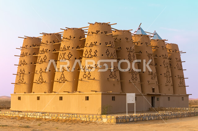 وسائل قديمة لتربية الطيور في المملكه العربيه السعوديه ،أبراج الحمام الزاجل في محافظة الدلم في مدينة الرياض, الفن الهندسي المعماري للمباني الطينية القديمة, معالم و أماكن اثرية تاريخية سياحية مشهورة