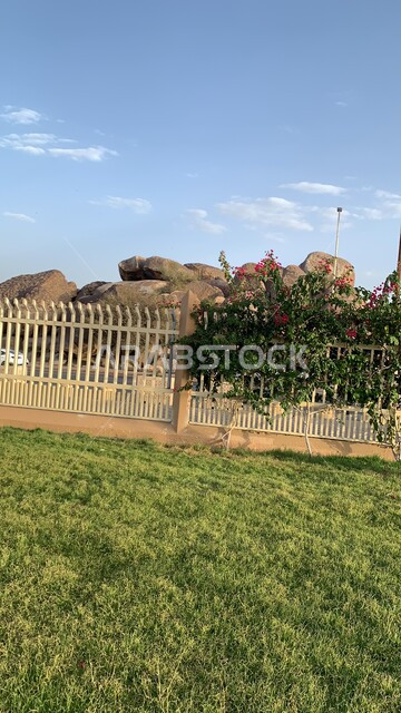 واجهة حضارية وتحفة معمارية، التشكيلات الصخرية والحجرية، أماكن ومناطق عائلية للتنزه والترفيه والمتعة، حدائق ترفيهية سياحية، منتزه الردف في مدينة الطائف، حديقة عامة في المملكة العربية السعودية، المروج والأشجار والنباتات الخضراء