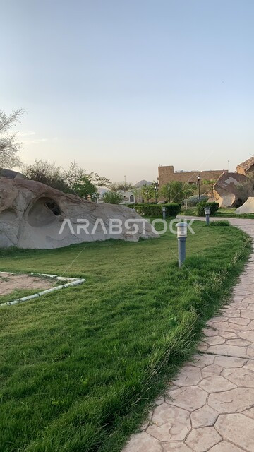 حدائق ترفيهية سياحية، واجهة حضارية وتحفة معمارية، التشكيلات الصخرية والحجرية، أماكن ومناطق عائلية للتنزه والترفيه والمتعة، منتزه الردف في مدينة الطائف، حديقة عامة في المملكة العربية السعودية، المروج والأشجار والنباتات الخضراء