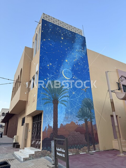 المباني والمنشآت الطينية القديمة, العراقة والحضارة السعودية العربية الإسلامية التراثية, معالم تاريخية ثقافية فنية, اللوحات الجدارية الطرقية, المشي على السجادة المرسومة يدويا في شوارع وطرقات حي الجديدة في بلدة العلا، أبرز القرى السياحية العالمية