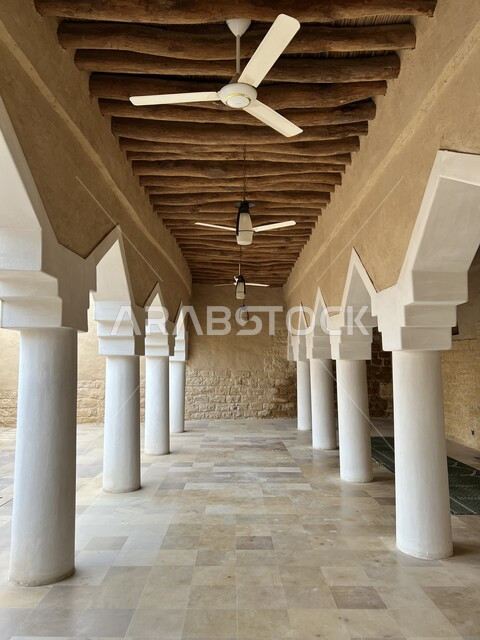 المنشآت الطينية المبنية على الطراز القديم, مناطق السياحة والحضارة السعودية العربية الأصيلة, الاستمتاع بالمزارات السياحية المشهورة, أماكن ترفيهية أثرية في وقت النهار, مشروع تطوير الدرعيه التاريخي, مطل ومنتزه البجيري في حي الدرعية في مدينة الرياض