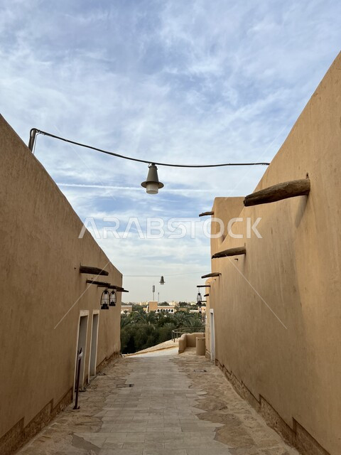 المنشآت الطينية المبنية على الطراز القديم, مناطق السياحة والحضارة السعودية العربية الأصيلة, الاستمتاع بالمزارات السياحية المشهورة, أماكن ترفيهية أثرية في وقت النهار, مشروع تطوير الدرعيه التاريخي, مطل ومنتزه البجيري في حي الدرعية في مدينة الرياض