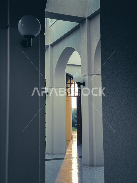 معالم وأماكن ثقافية مشهورة، الفنون والتصاميم الهندسية المعمارية الداخلية على الطراز الحديث لجامعة السلطان قابوس في ولاية السيب، أفق التعليم الجامعي العالي والتحديات المستقبلية في سلطنة عمان، بناء أجيال مثقفة في المشآت التعليمية