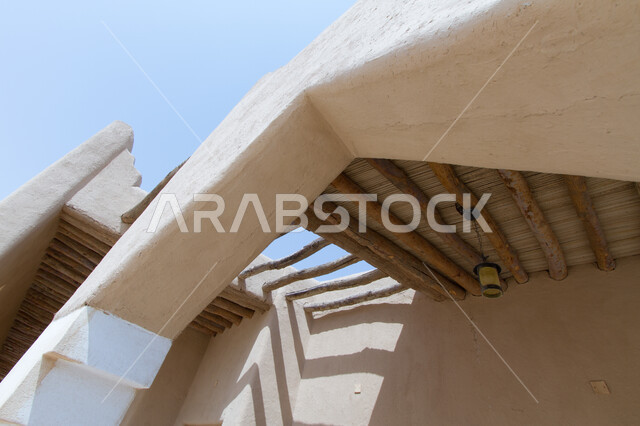 المشاريع التأهيلية للقرى التاريخية القديمة لجذب السياح من شتى أنحاء العالم، معالم السياحة والتراث في المملكة العربية السعودية، السقوف الخشبية المبنية على الطراز التاريخي القديم، القرية التراثية بمدينة الغاط التابعة لامارة الرياض, الحضارة والأصالة والمنشآت الطينية في إحدى أماكن السياحة الأثرية