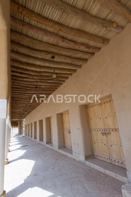 الحضارة والأصالة والمنشآت الطينية في إحدى أماكن السياحة الأثرية، معالم السياحة والتراث في المملكة العربية السعودية، السقوف الخشبية المبنية على الطراز التاريخي القديم، المشاريع التأهيلية للقرى التاريخية القديمة لجذب السياح من شتى أنحاء العالم، القرية التراثية بمدينة الغاط التابعة لامارة الرياض