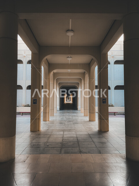 بناء أجيال مثقفة في المشآت التعليمية ,الفنون والتصاميم الهندسية المعمارية الداخلية على الطراز الحديث لجامعة السلطان قابوس في ولاية السيب ، معالم وأماكن ثقافية مشهورة، أفق التعليم الجامعي العالي والتحديات المستقبلية في سلطنة عمان