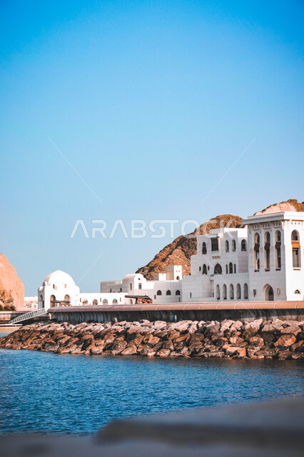قصر العلم في سلطنة عمان، الفن الهندسي المعماري على الطراز القديم، اماكن سياحيه مشهورة، القمم والمرتفعات الجبلية، الحجارة الصخرية الصغيرة على البحر، مباني تراثية تاريخيه مهمة، خلفية الطبيعه