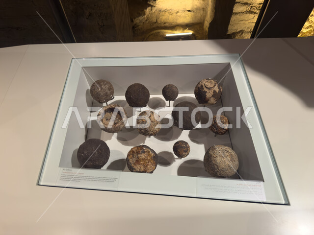 قطع حجرية أثرية نادرة في قصر سلوى التاريخي، متاحف الدرعية في مطل البجيري في حي الطريف، القرية التاريخية التراثية في مدينة الرياض، مركز ومعلم ثقافي سياحي تاريخي سعودي مشهور، تاريخ الدولة السعودية الأولى