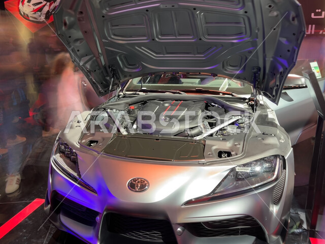 تفحص السيارات الكهربائيه الحديثه المتطوره في السعوديه، جذب الزائرين من مختلف البلدان، المركبات الفاخرة المميزة في معرض الرياض ، انضمام ابرز العلامات في الصناعات التجارية، المشاركة في الانشطة الترفيهية، فعاليات موسم الرياض