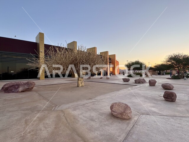 الفنون المعمارية والديكورات على الطراز الحديث، مبنى مطار جدة الجديد في المملكة العربية السعودية،  مطار الملك عبد العزيز الدولي في مدينة العلا ، معالم سياحية مشهورة، مفهوم النمو والتطور العمراني، خطوط النقل الجوية .