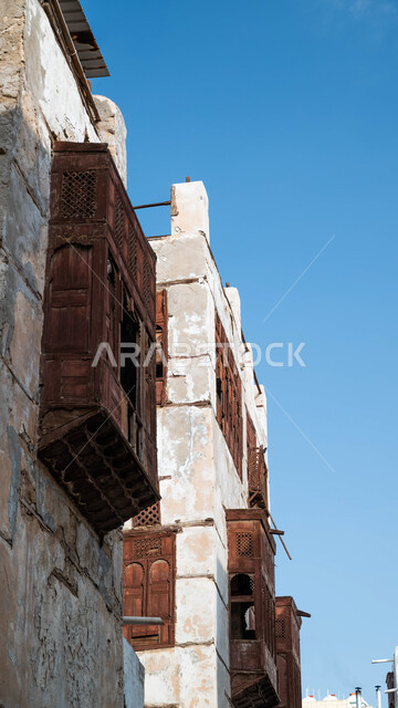 الرواشين القديمه في المدينة التاريخية في جدة بتصميم معماري عربي و إسلامي قديم، البيوت الأثرية في البلد التاريخي في جدة, أماكن سياحية تراثية شعبية في المملكة العربية السعودية، المعالم التاريخية في حي البلد