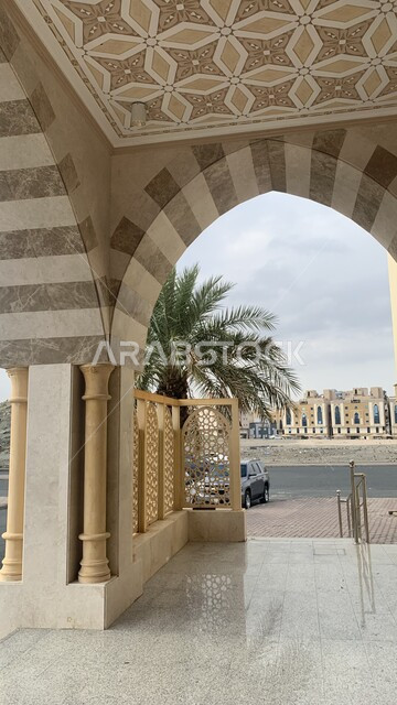 التقدم والنمو العمراني, صورة مقربة لمسجد بلال بن رباح في مكة المكرمة, الفن المعماري على الطراز الحديث لجوامع المملكة العربية السعودية ، الاهتمام بزراعة أشجار النخيل, العبادة و التقرب الى الله ، معالم دينية اسلامية مقدسة .