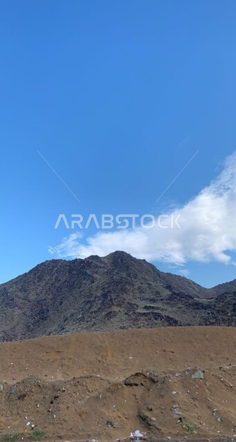 الجبال والمروج والتشكيلات الصخرية, الطبيعه الجبليه الخضراء في المملكة العربية السعودية بعد هطول الأمطار الغزيره, القمم والهضاب والمرتفعات في مكة المكرمة, خلفية الطبيعه .