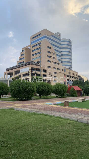 الفنون و التصاميم الهندسية المعمارية للأبراج وناطحات السحاب في السعودية، أبرز المولات الفاخرة، الأماكن و المعالم السياحية المشهورة، الاهتمام في زراعه الاشجار والنباتات الخضراء، المباني السكنية و التجارية في مكة المكرمه، خلفية السماء الملبدة بالغيوم