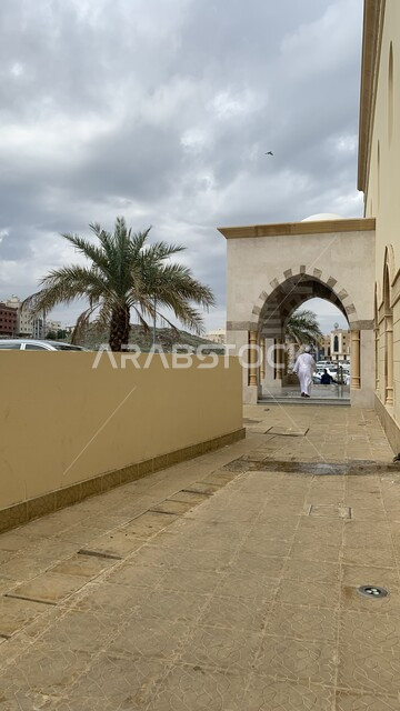 مقصد المسلمين لأداء الفرائض الدينية، الفن الهندسي المعماري على الطراز الحديث لجوامع المملكة العربية السعودية ، التقدم والنمو العمراني, صورة مقربة لمسجد بلال بن رباح في مكة المكرمة، العبادة و التقرب الى الله ، معالم اسلامية مقدسة
