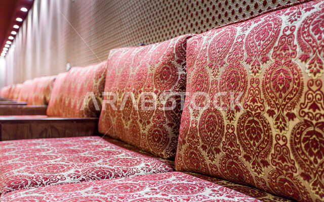 جلسات عربية شعبية, أماكن الرحلات البرية, الأصالة والتراث والعراقة في المملكة العربية السعودية, المنزل البدوي في الصحراء, خيمة تقليدية من الداخل