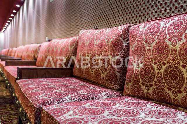 جلسات عربية شعبية, أماكن الرحلات البرية, الأصالة والتراث والعراقة في المملكة العربية السعودية, المنزل البدوي في الصحراء, خيمة تقليدية من الداخل