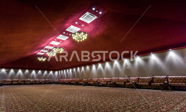 خيمة تقليدية من الداخل, جلسات عربية شعبية, أماكن الرحلات البرية, الأصالة والتراث والعراقة في المملكة العربية السعودية, المنزل البدوي في الصحراء