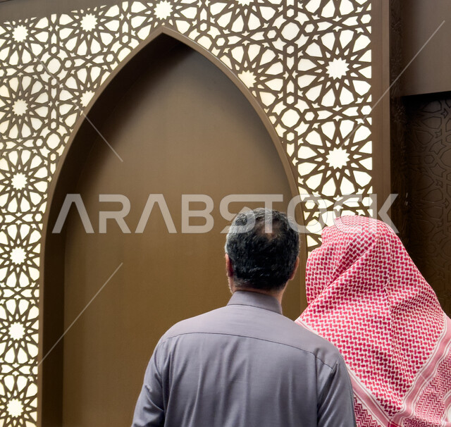 التصاميم الهندسية الفنية على الطراز الاسلامي, صورة مقربة لمحراب إحدى المساجد في المملكة العربية السعودية, قدوم المسلمين لأداء الصلوات والفرائض, العبادة والتقرب إلى الله, الزخارف والنقوش الدينية المتطورة, معالم اسلامية مقدسة