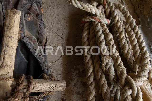 أدوات قديمة بطابع شعبي قديم, المعدات التقليدية المصنوعة من الخيش في المملكة العربية السعودية, استخدام سعائف الخوص في الصناعة المنزلية, الأصالة والتراث السعودي