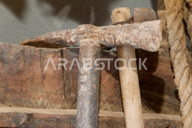 أدوات قديمة بطابع شعبي قديم, المعدات التقليدية المصنوعة من المواد المعدنية في المملكة العربية السعودية, الصناعة المنزلية والأدوات الزراعية, الأصالة والتراث السعودي