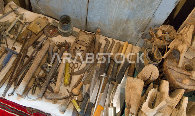 أدوات قديمة بطابع شعبي قديم, المعدات التقليدية المصنوعة من المواد المعدنية في المملكة العربية السعودية, الصناعة المنزلية والأدوات الزراعية, الأصالة والتراث السعودي