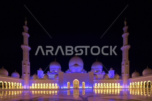 مسجد الشيخ زايد بن سلطان آل نهيان في مدينة أبو ظبي المضاء في وقت الليل، اسلاميات وعبادة، أماكن ومعالم دينية إسلامية في الإمارات العربية المتحدة، الفن الهندسي المعماري على الطراز العربي الإسلامي