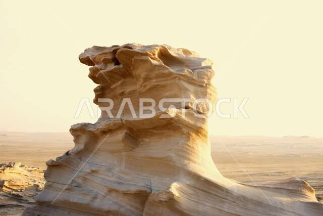 التكوينات الصخريه في أبو ظبي في الإمارات العربية المتحدة، الطبيعة الصحراوية والقمم والمرتفعات الجبلية، معالم اثريه تاريخيه قديمه، اماكن سياحية مشهورة