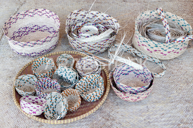 صناعة الخصف والسلال من سعف النخيل, سلات تقليدية منسوجة القش, العراقة والتراث الإماراتي, الصناعات والمهن والحرف الشعبية القديمة في الامارات العربية المتحدة