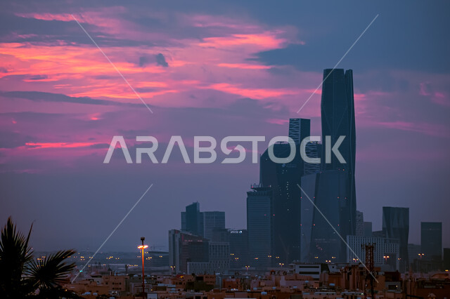 الهندسة المعمارية الفنية لبناء ناطحات السحاب في المملكة العربية السعودية, الأبراج الاقتصادية والمالية في وقت الغروب, معالم التجارة المشهورة في مدينة الرياض, التطور والتقدم الهندسي العمراني لمباني العاصمة