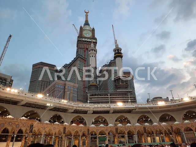مآذن الحرم المكي الشريف في مكة المكرمة، مبنى برج الساعة الملكي، اماكن ومعالم دينية إسلامية مقدسة, العبادة والتقرب إلى الله تعالى، الأبراج وناطحات السحاب المحيطة بالمسجد الحرام