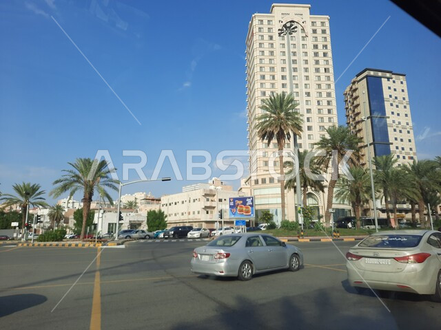فندق المرجان كروم في طريق الأمير محمد بن سلمان بن عبد العزيز، معالم واماكن اسلامية دينية مقدسة، الفنادق والأبراج الفاخرة المحيطة بالمسجد الحرام, حركة السيارات في الطرقات والشوارع المعبدة في  السعودية، الاهتمام بزراعة الأشجار والنباتات الخضراء في مكة المكرمة