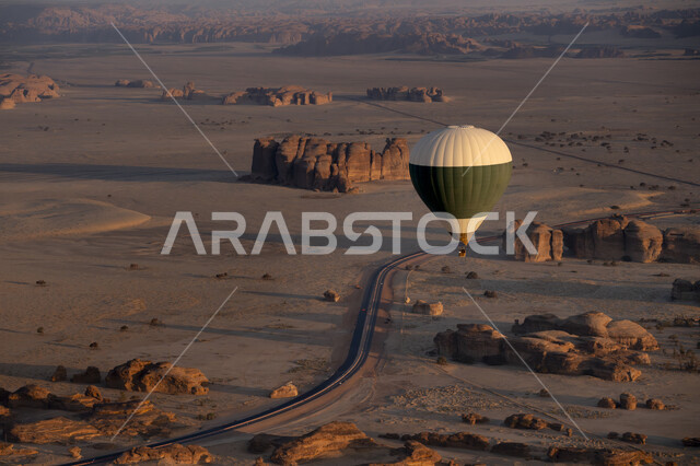 معالم أثرية قديمة تاريخية, التشكيلات والتكوينات الصخرية في أماكن القمم والمرتفعات الجبلية, الأنشطة الترفيهية في محافظة العلا التراثية, الطيران في بالون الهواء الساخن, وجهة عائلية سياحية طبيعية, المناطيد في سماء المملكة العربية السعودية