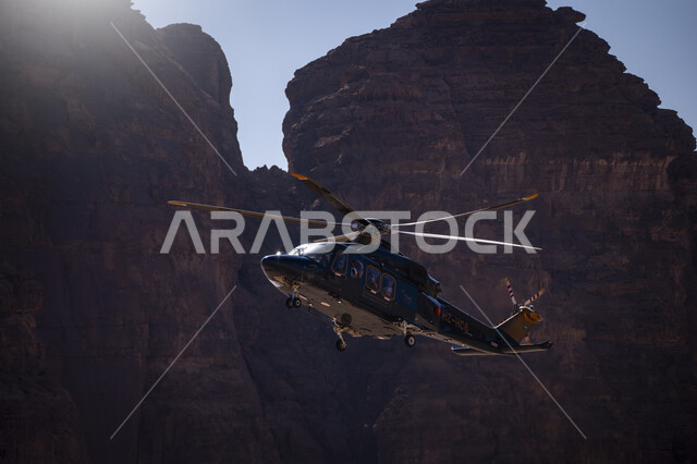 طائرة الهيلكوبتر للاستكشاف والمراقبة فوق السلاسل الجبلية و القمم والمرتفعات الصخرية, النحت الصخري في المناطق الصحراوية, الحضارة العربية التاريخية القديمة, محافظة العلا التراثية في المملكة العربية السعودية