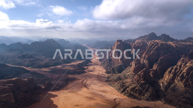  المناطق الصحراوية والكثبان الرملية في البراري، معالم اثرية تاريخية قديمة، اماكن سياحية مشهورة في المملكة العربية السعودية، المحميات الطبيعية الصحراوية، سلسلة الجبال والتكوينات والتشكلات الصخرية في منطقة تبوك