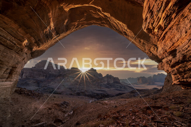 الحضارة والآثار التاريخية القديمة, صخور طبيعية رسوبية، النحت الصخري في المناطق الصحراوية, التكوينات والتشكيلات الصخرية في تبوك في السعودية, أماكن الجذب واستقطاب السياح من شتى أنحاء العالم, معالم سياحية مشهورة في مناطق الصحراء العربية