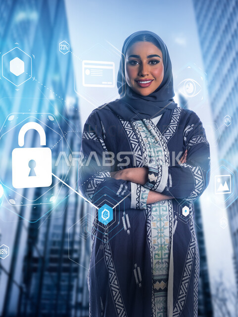 استخدام خاصية الهولوجرام بتقنية ثلاثية الأبعاد, سيدة عربية خليجية سعودية مبتسمة ترتدي العباءة والحجاب تقف بإيماءات أيدي متقاطعة, الحفاظ على البيانات الشخصية, حماية أمن المعلومات والتكنولوجيا الرقمية, الدخول الآمن للأجهزة باستخدام الأنظمة الذكية