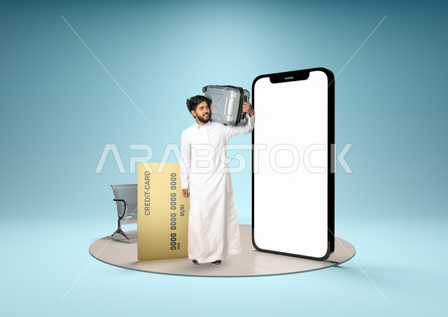 حجز تذاكر الطيران والفنادق عبر الاونلاين، بورتريه لرجل عربي خليجي سعودي يرتدي الثوب التقليدي يحمل حقيبة السفر يقف على قاعدة دائرية امام بطاقة الدفع الالكتروني وشاشة الهاتف المحمول، موك أب لمستطيل أبيض, خلفيه زرقاء
