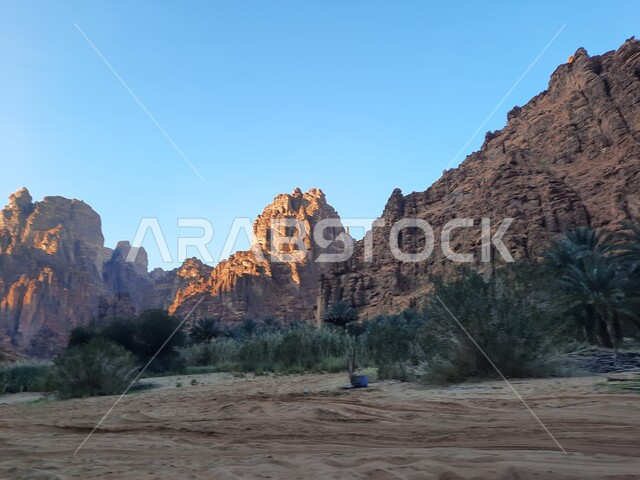 المناطق الصحراوية والأراضي الطينية في البراري، سلسلة الجبال والتكوينات والتشكلات الصخرية في وادي الديسة في منطقة تبوك، الاهتمام بالزراعة والتشجير في المدن السياحية، معالم اثرية تاريخية قديمة مشهورة في المملكة العربية السعودية