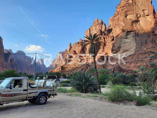  سلسلة الجبال والتكوينات والتشكلات الصخرية في منطقة تبوك، القيام برحلات ومغامرات برية استكشافية في وادي الديسة، المناطق الصحراوية والكثبان الرملية في البراري، معالم اثرية تاريخية قديمة، اماكن سياحية مشهورة في المملكة العربية السعودية