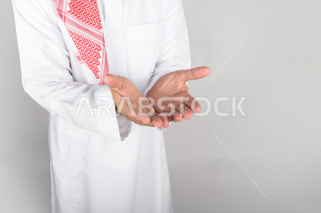 بورتريه ليد رجل سعودي خليجي ، الاستقرار والأمان ، النمو والاستدامة ، خلفية بيضاء