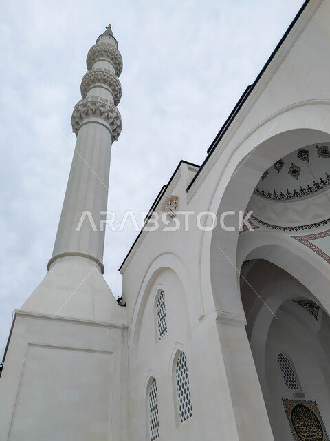 Calling Muslims to perform prayers on time, the minaret of the Grand Mosque of Sharjah in the United Arab Emirates, architecture and engineering designs in the Arab-Islamic style, famous religious landmarks in the Emirate of Sharjah, worship and getting closer to God, Islamic background