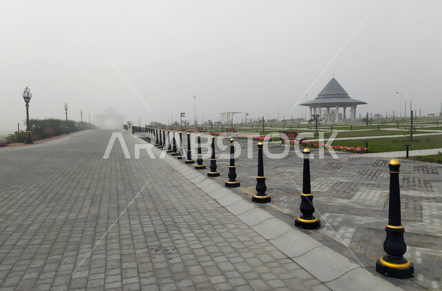 الاهتمام بالحديقة العامة المحيطة بالمساجد، مسجد الشارقة الكبير في الإمارات العربية المتحدة، الفن الهندسي المعماري وتصاميم المنطقة الخارجية على الطراز العربي الاسلامي، المعالم الدينية المشهورة في إمارة الشارقة، العبادة والتقرب الى الله