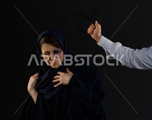 التعرض للعنف و الضرب من قبل الرجال  ، مرأة سعودية تتعرض للعنف الجسدي ، اثار الكدمات على الوجه ، اوقفو العنف ضد المرأه ، انهاء العنف ضد النساء ، 25 نوفمبراليوم العالمي للقضاء على العنف ضد النساء ، كدمات جسدية 